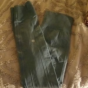 4 lululemon seamlessly street gator green capri